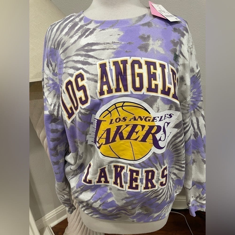 Nwt LA Lakers Sweatshirt‎